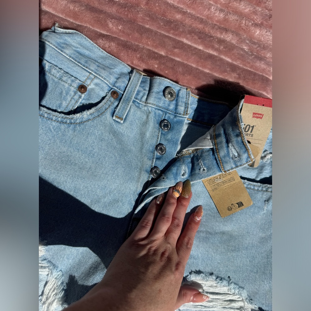 Levi's 501 Ojai Top Jean Shorts - Picture 4 of 7